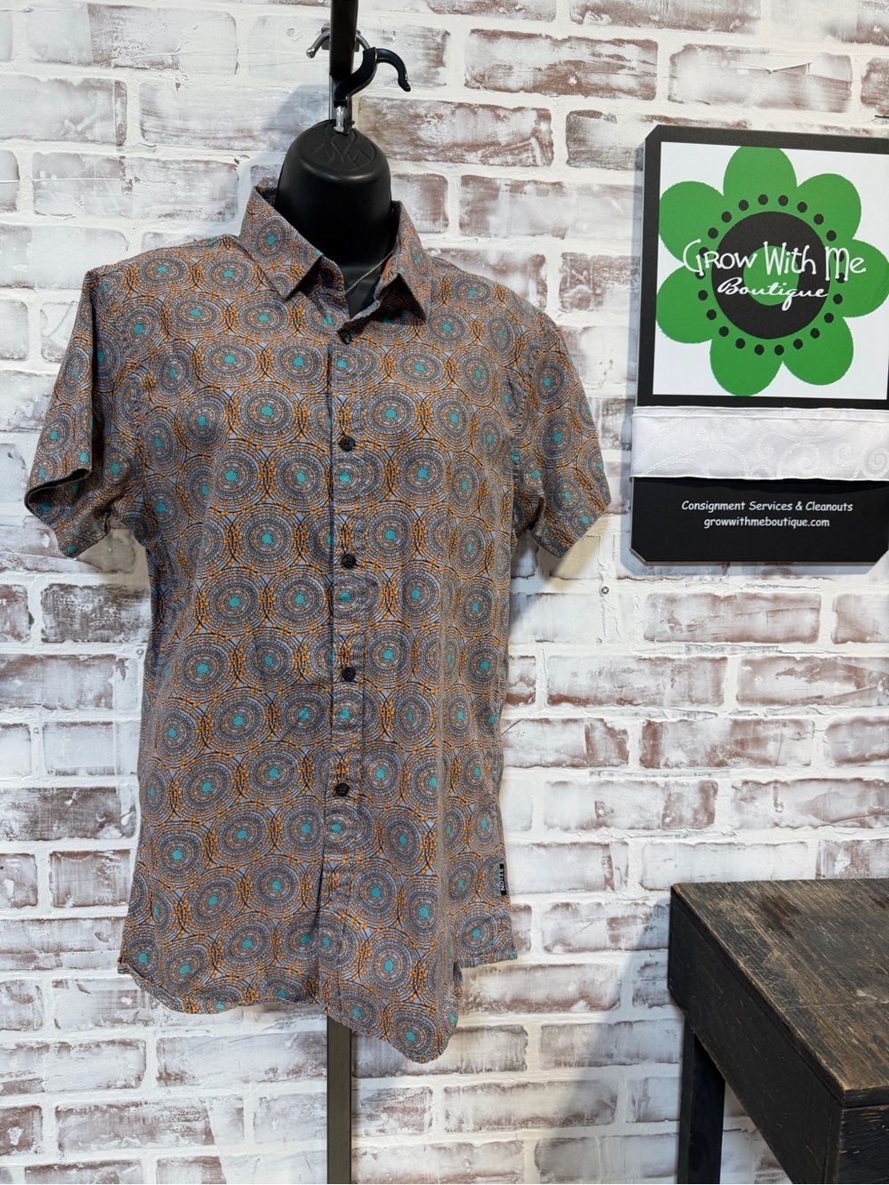 Noize Men's Short-Sleeve Button-Down Shirt in Brown and Teal Geometric Print